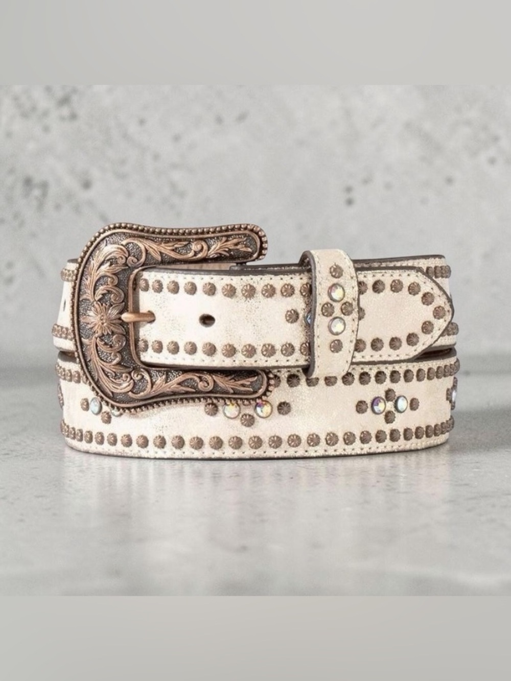 NWT Ariat Women’s Metallic Rose Gold Bronze Studded Leather Western Belt Size L - Picture 1 of 3